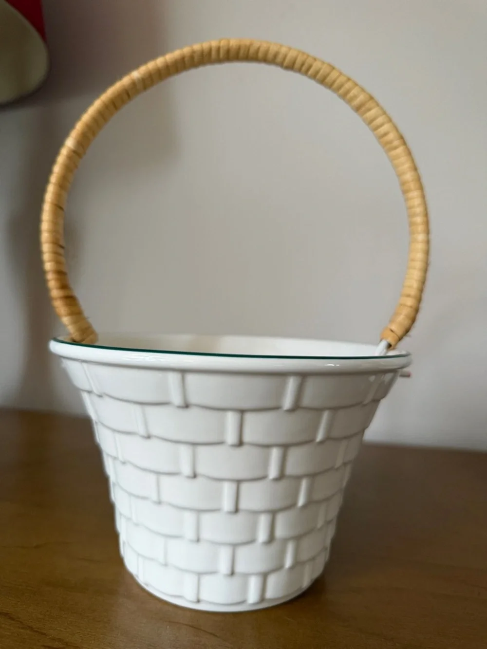 Vintage 1994 Pfaltzgraff Winterberry Basketweave Basket.